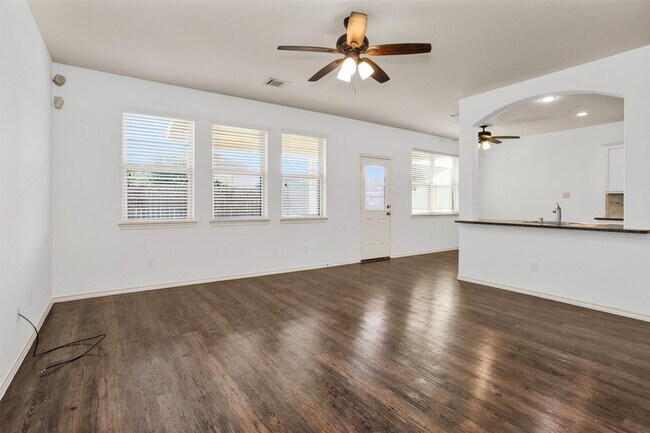 Building Photo - 2730 Donellan Dr