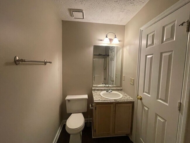 Building Photo - 3774 Meadow Creek Dr