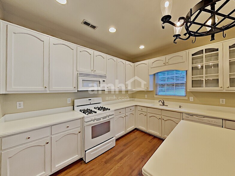 Building Photo - 155 Valley Bluff Dr