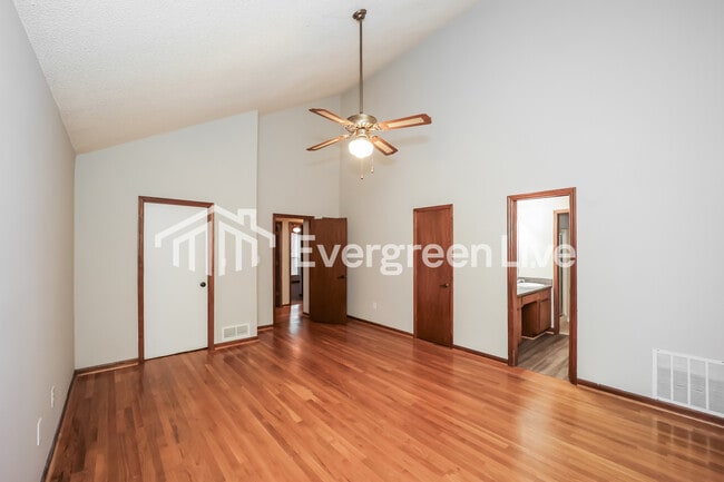 Building Photo - 2624 New Haven Dr