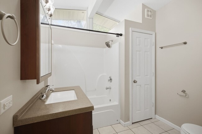 Building Photo - 2309 Anderson Ave