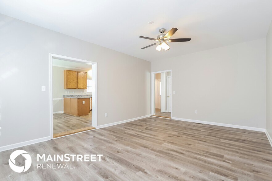 Building Photo - 5330 Mercedes Dr