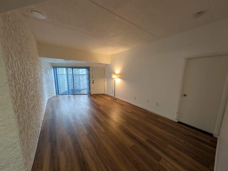 Building Photo - 1071 Lancaster Blvd