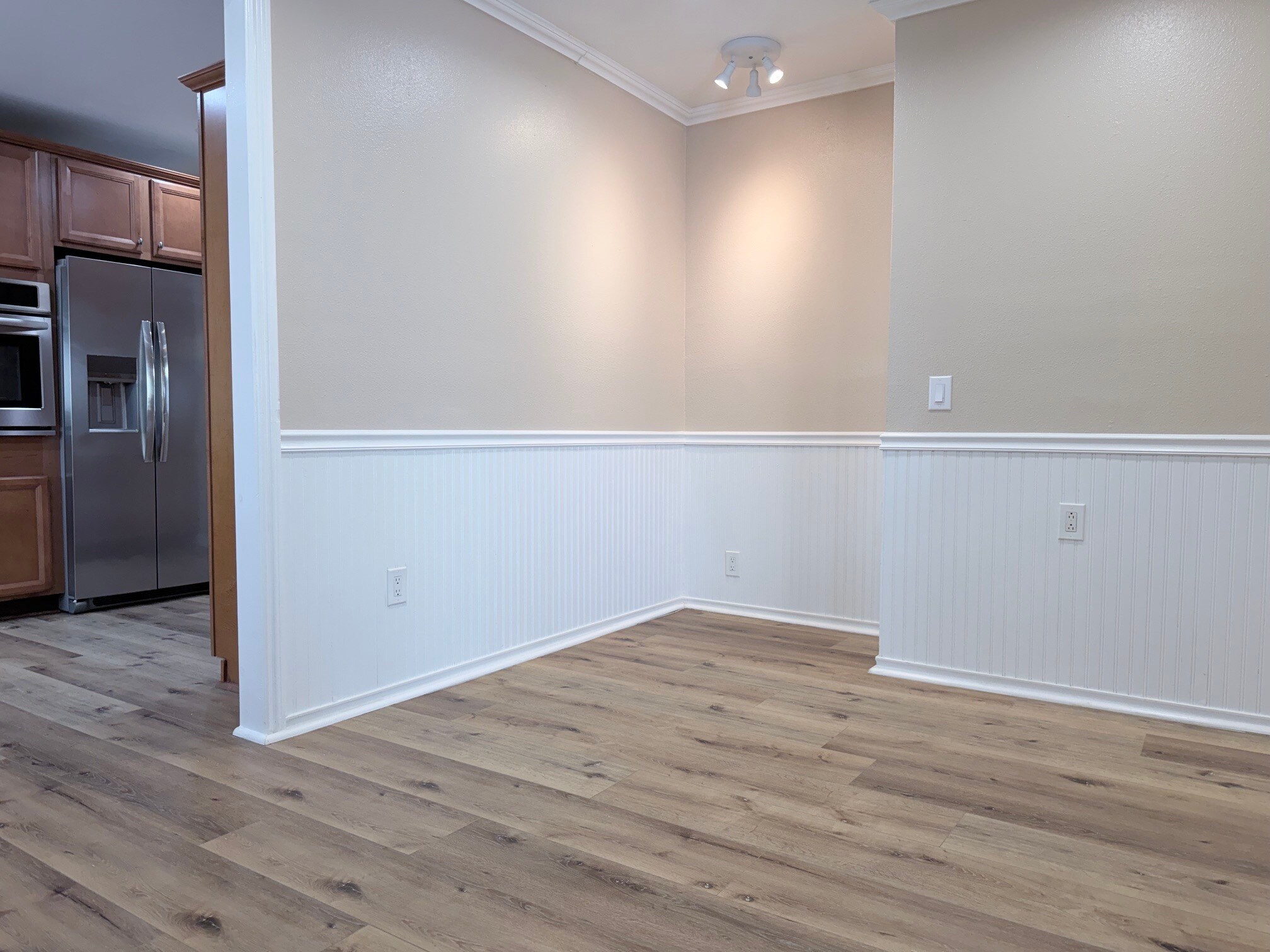Building Photo - 3082 Thurin Ave