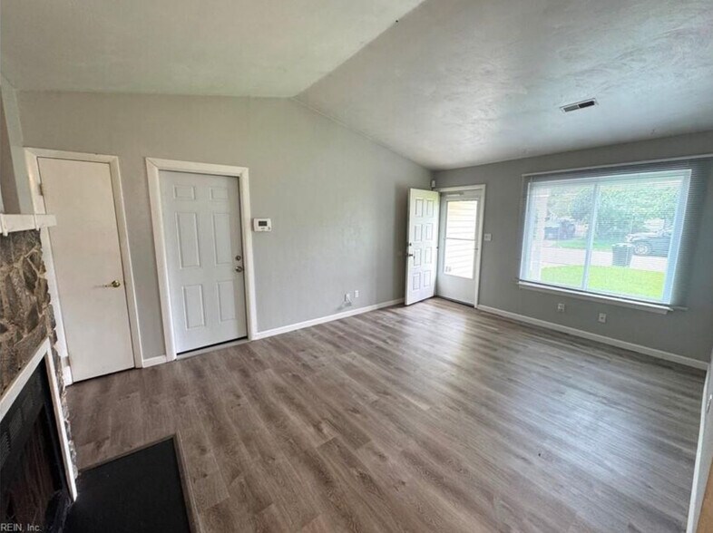 Building Photo - 3836 Clearwood Ct