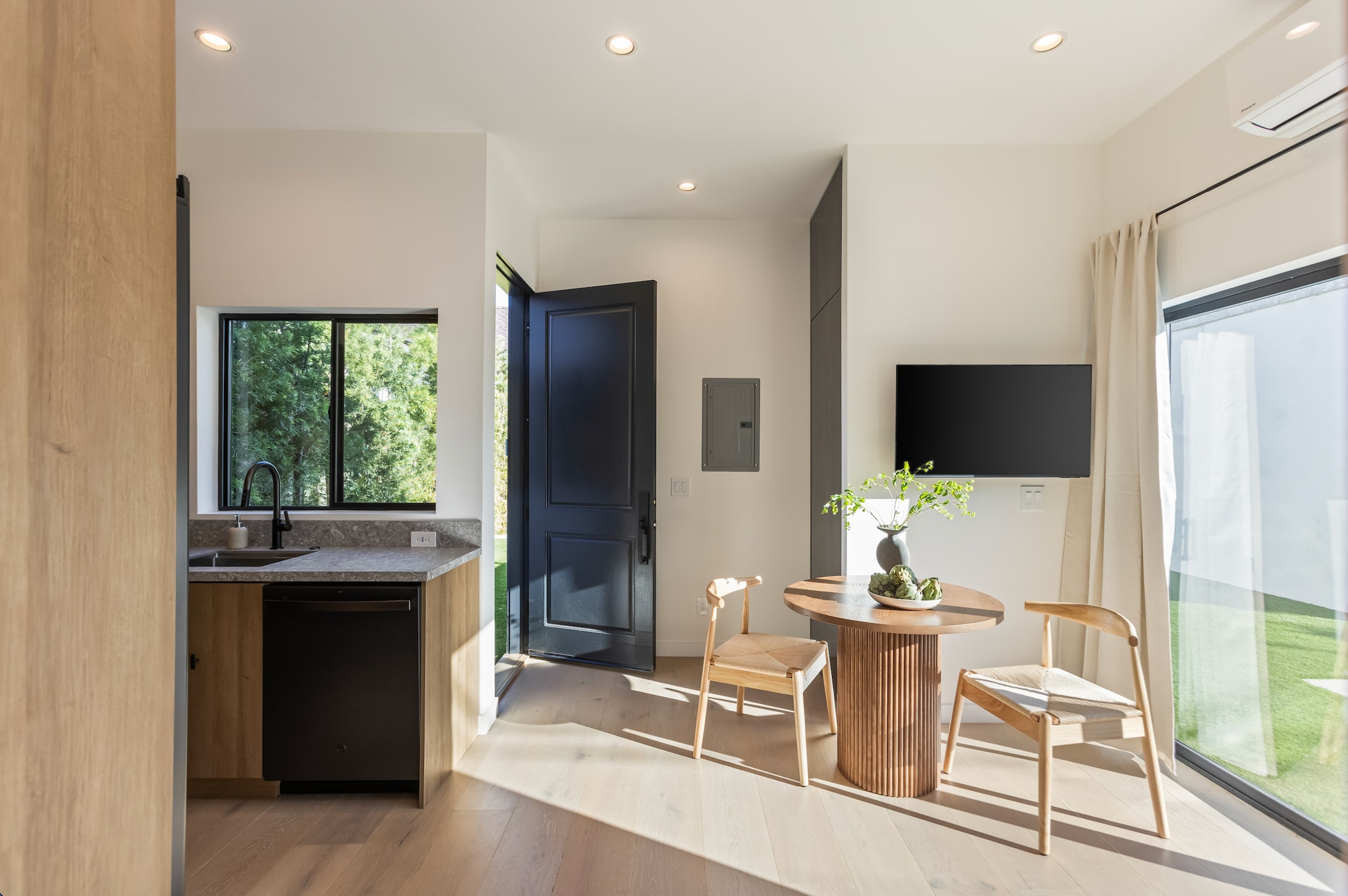 Building Photo - 1161 Stearns Dr