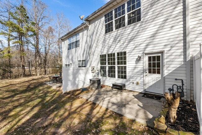 Building Photo - 2/2.5 Townhome in Great Flowery Branch loc...