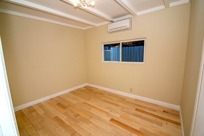 Building Photo - 156 W Linden Ct