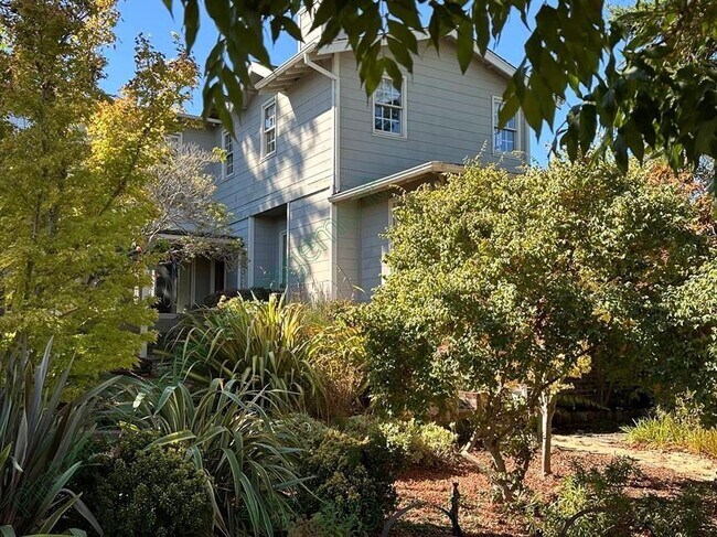 Building Photo - 108 Club Dr