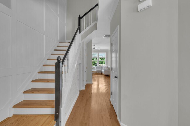 Building Photo - 503 Village Loop Dr