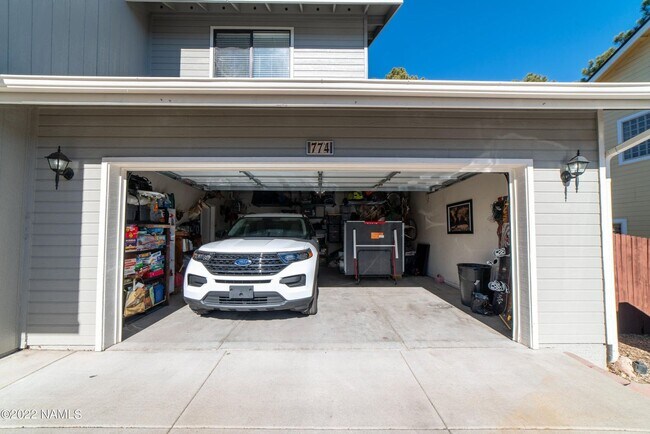 Building Photo - Westside 4 Bed, 2.5 Bath House with A/C & 2-Car Garage Near NAU & CCC! Students & Pets OK! Aug 10th!