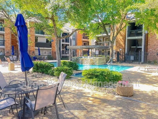 Building Photo - 18333 Roehampton Dr