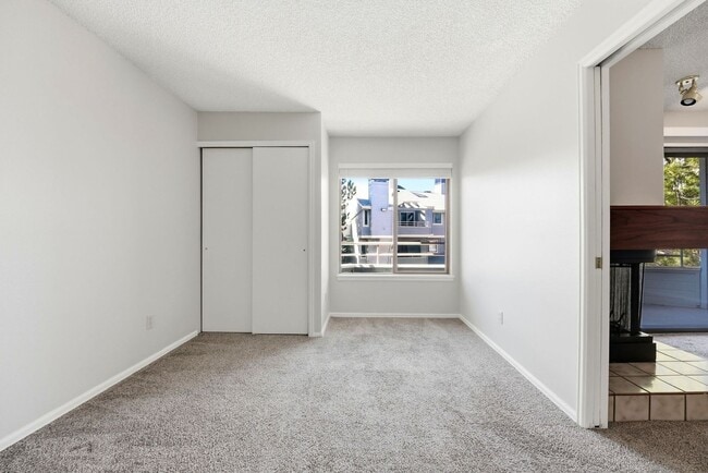 Building Photo - Charming 2 Bedroom Second Story Condo with easy access to everything!