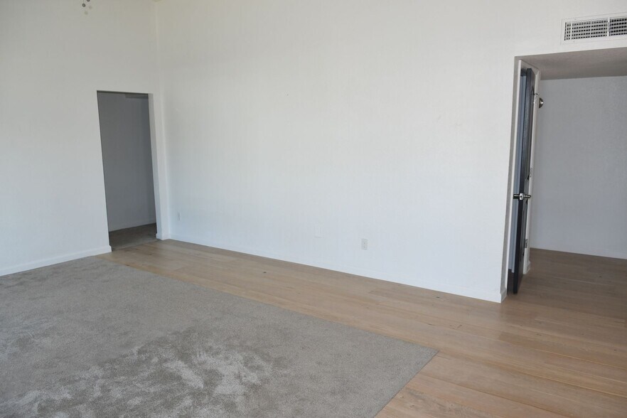 Building Photo - 8681 E Latham St