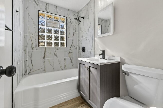 Building Photo - Saratoga Street