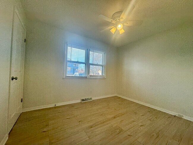 Building Photo - 407 West Adams Avenue