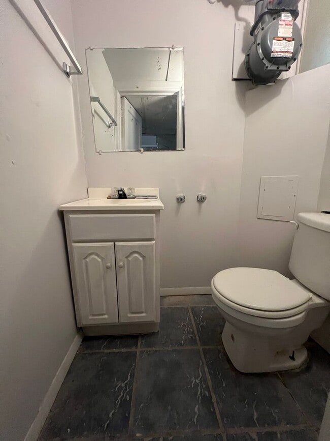 Building Photo - Stunning 3-Bedroom Townhome in Overbrook Park with Finished Basement! Available mid-March!