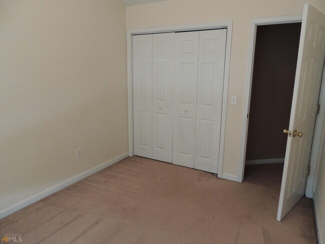 Building Photo - 2841 Walden Lake Bend