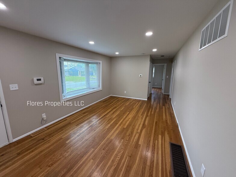 Building Photo - 1136 Pauline Ave