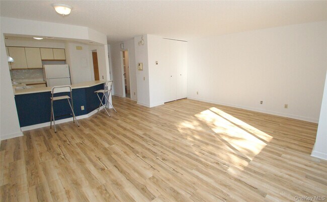 Building Photo - 14 Nosband Ave