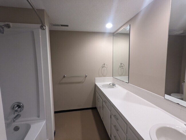 Building Photo - 3630 N Aspen Cir