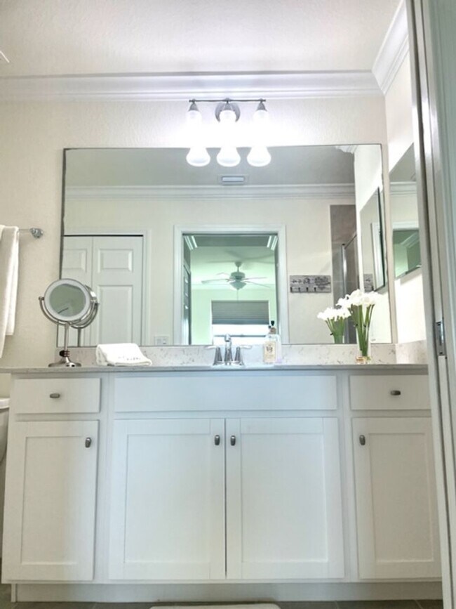 Building Photo - 2/2 MONTHLY RENTAL - GOLF/TENNIS CENTER - LAKEWOOD RANCH AVAILABLE FOR SPRING/ SUMMER!