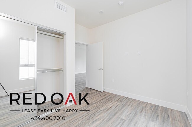 Building Photo - 1037 Dewey Ave