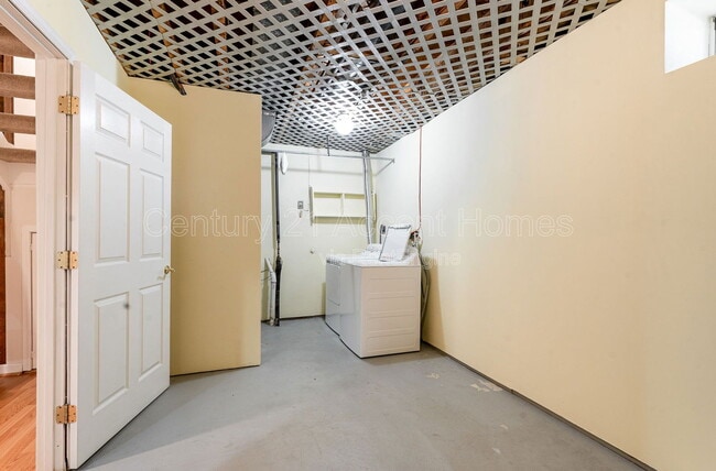 Building Photo - 3009 20th Ct S