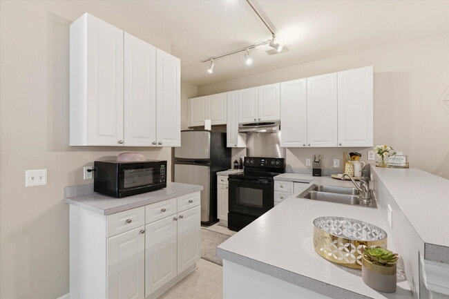Building Photo - 407 S Elgin Ct