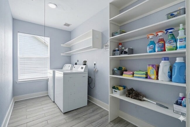 Building Photo - 11930 Longwood Garden Way