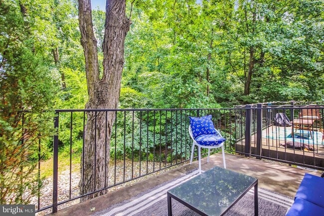 Building Photo - 2623 S Walter Reed Dr