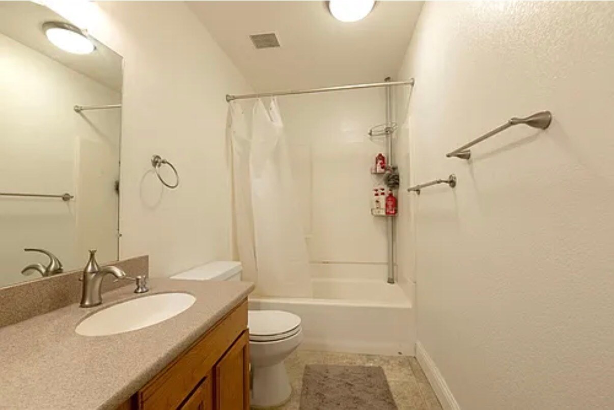 Building Photo - 2909 Huntington Blvd