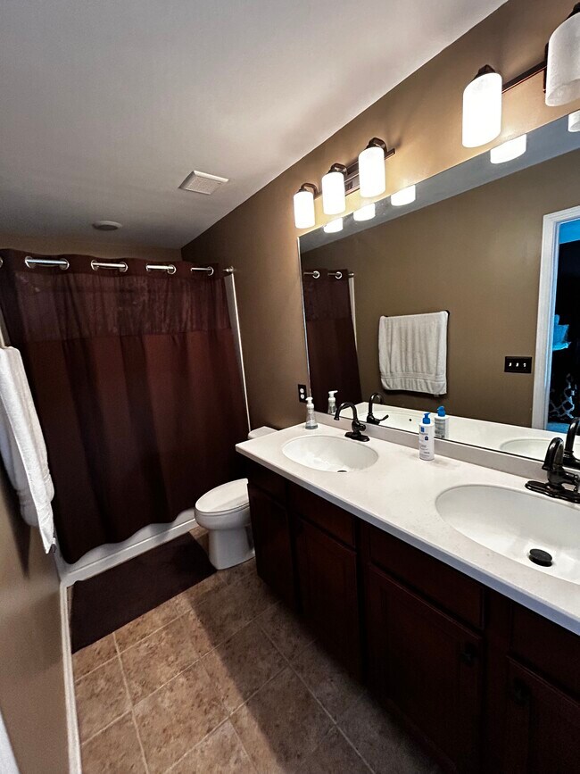 Building Photo - 1070 Drayton Ct