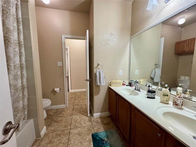 Building Photo - 205 Saddle Ridge Dr