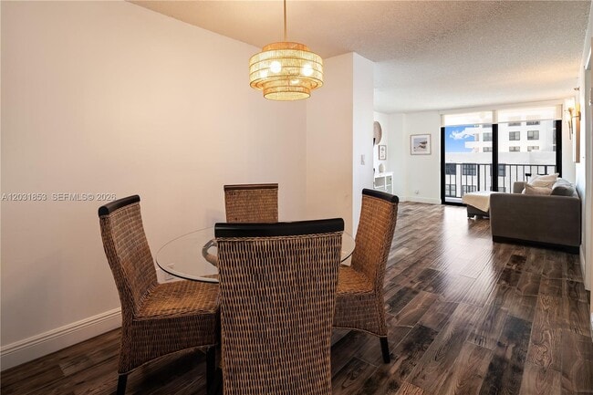 Building Photo - 2625 Collins Ave