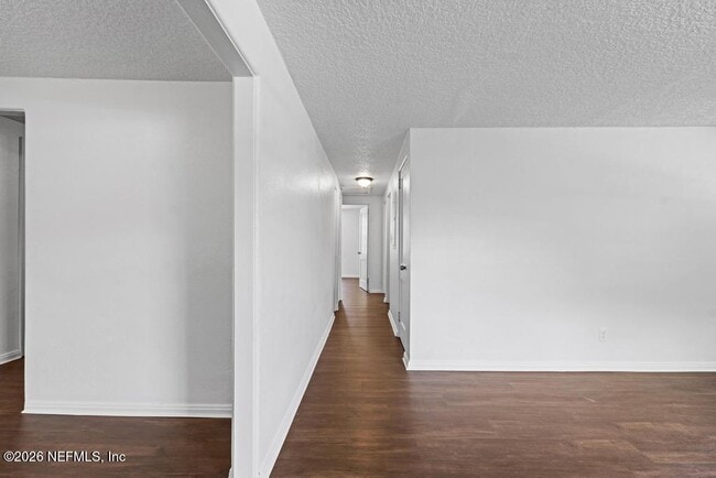 Building Photo - 1424 W 9th St