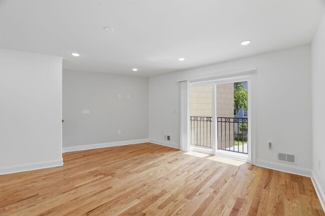 Building Photo - 14 W 49th St