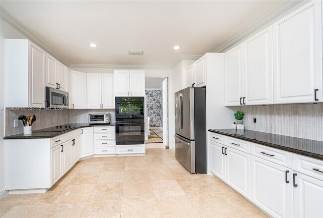 Building Photo - 760 Glenridge Rd