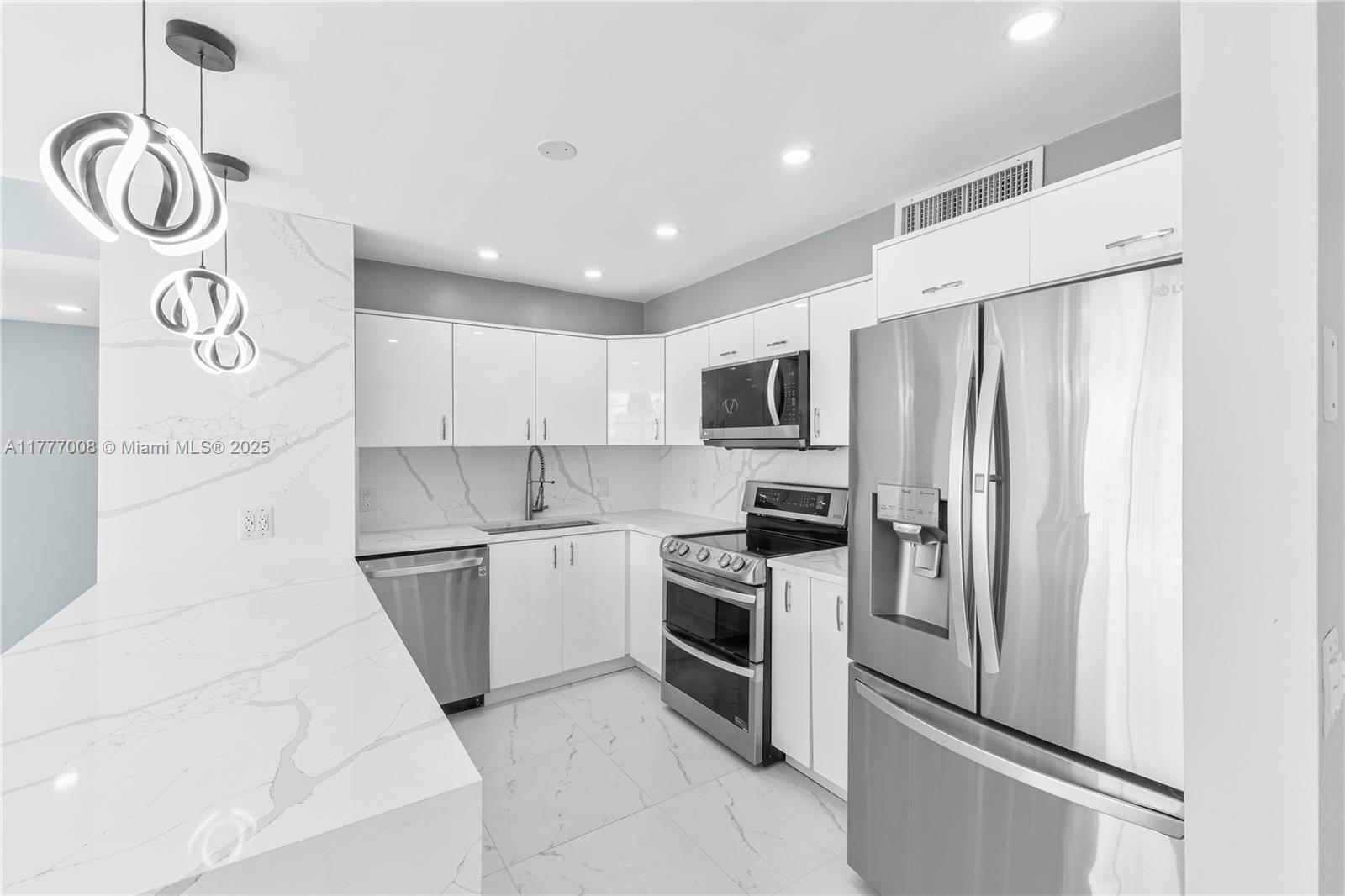 Building Photo - 2851 NE 183rd St