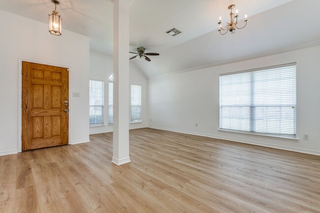 Building Photo - 9247 Aristocrat Ln