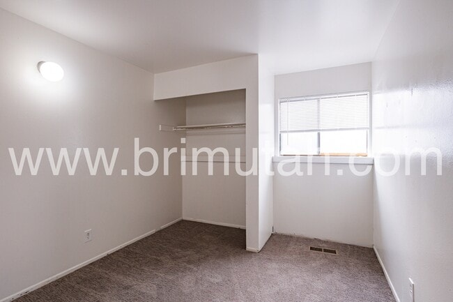 Building Photo - 292 100 E