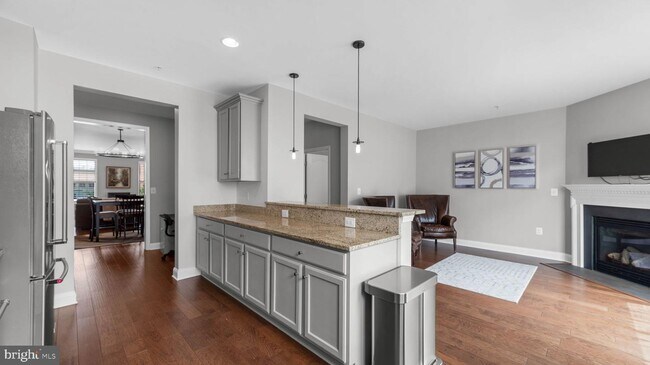 Building Photo - 7674 Maple Lawn Blvd