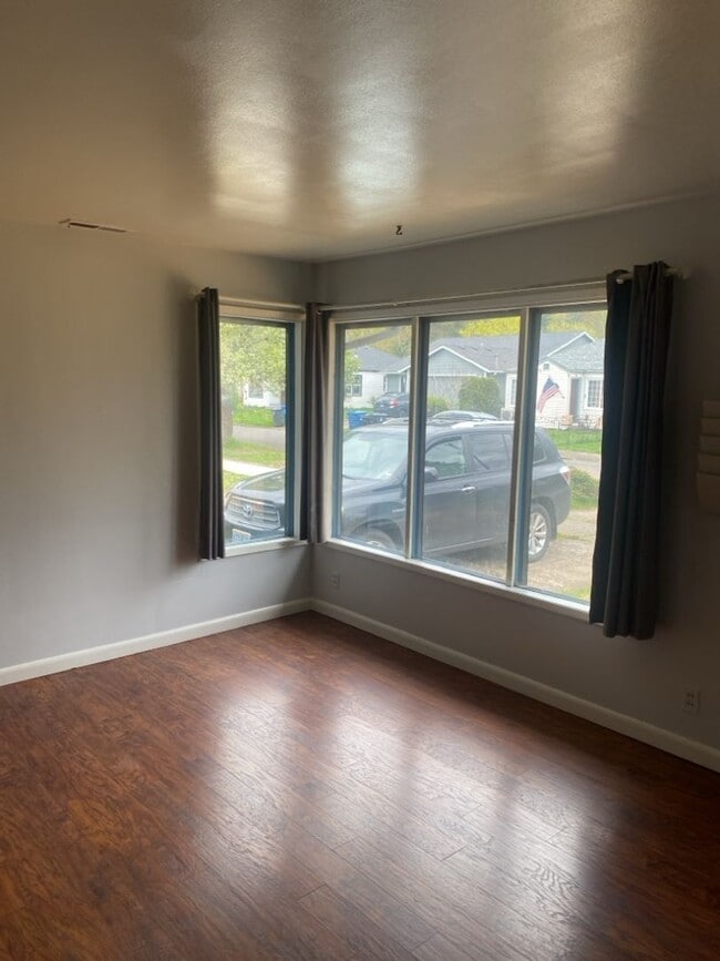 Building Photo - 1470 Ruge St NW