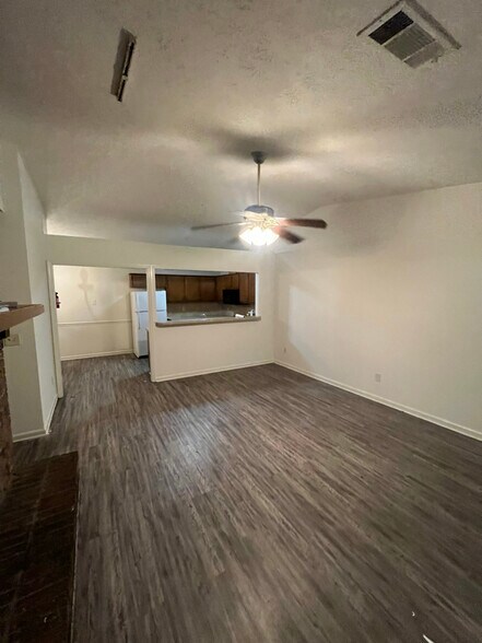 Building Photo - 7108 Cross Tie Dr