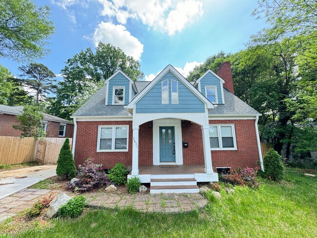 Primary Photo - Beautifully Remodeled 4-Bedroom Home with ...