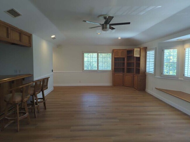 Building Photo - Beautiful and Spacious 4 Bed, 3 Bath Home ...