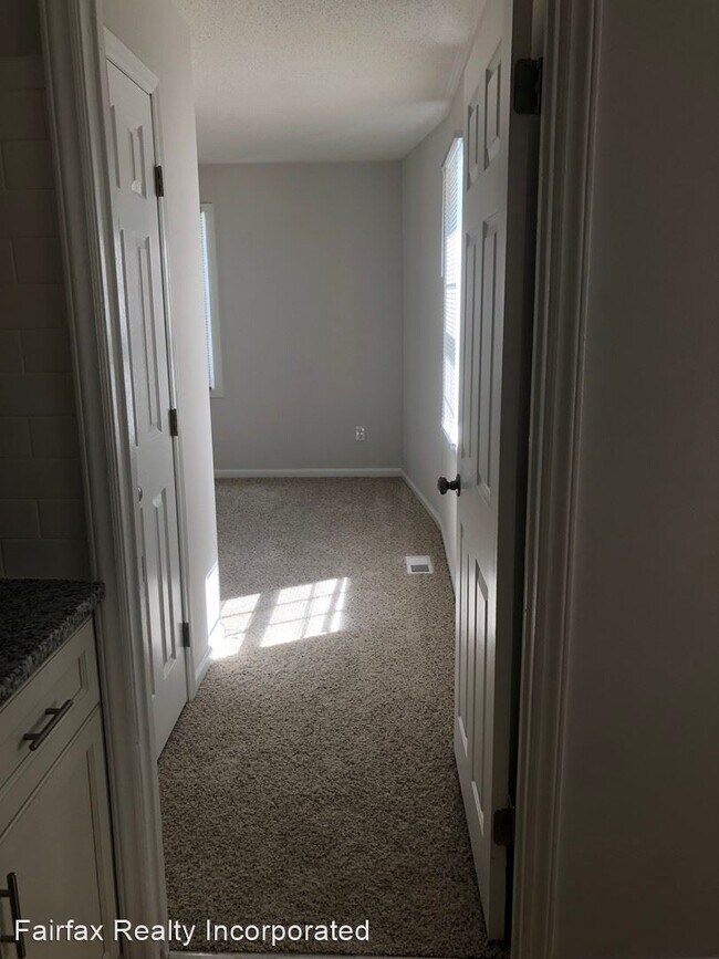 Building Photo - 3 br, 2 bath House - 510 E Nelson Ave