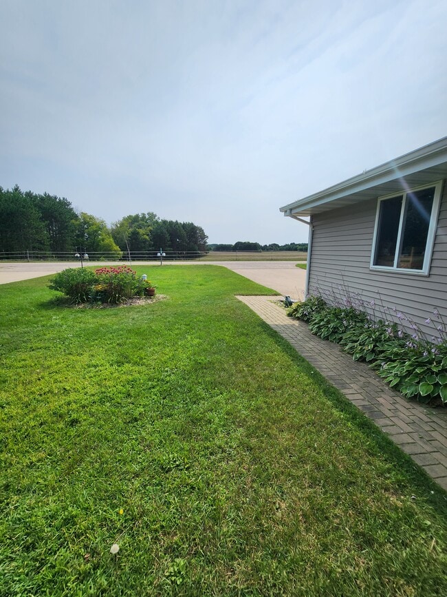 Building Photo - Townhouse (2 bdrm with 2.5 car garage, yard, private basmnt)