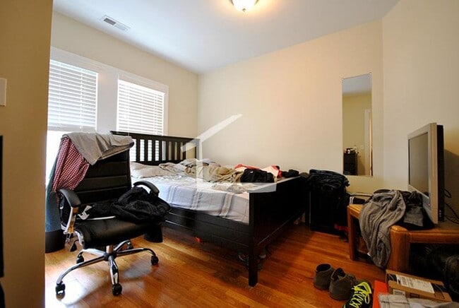 Building Photo - 9/1 Renovated 4BR/2BA near Oak Sq, Mass Pike, Brighton Ctr!