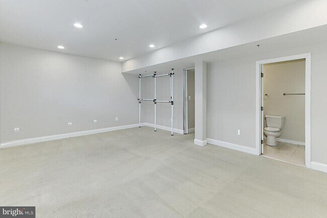 Building Photo - 2022 N Culpeper St